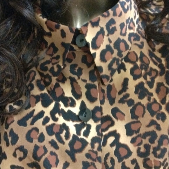 Susan graver leopard print button-down dress shirt. With shoulder pads - Picture 5 of 12